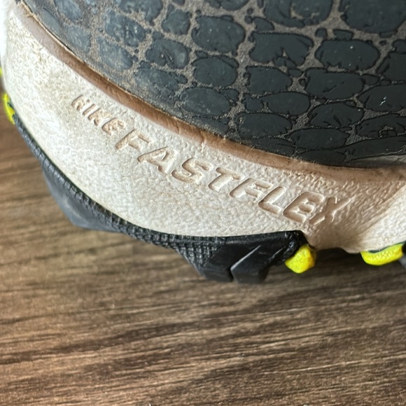 Nike FastFlex football cleats size 6Y - Picture 3 of 6